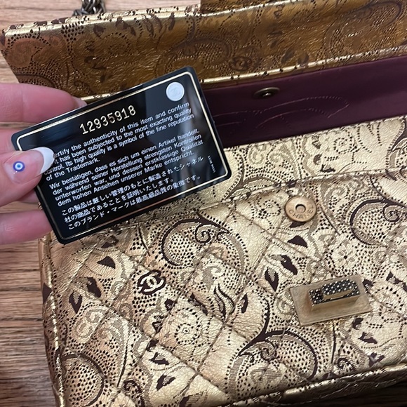 Chanel 🔥limited edition 🔥gold classic medium reissue - Picture 13 of 14